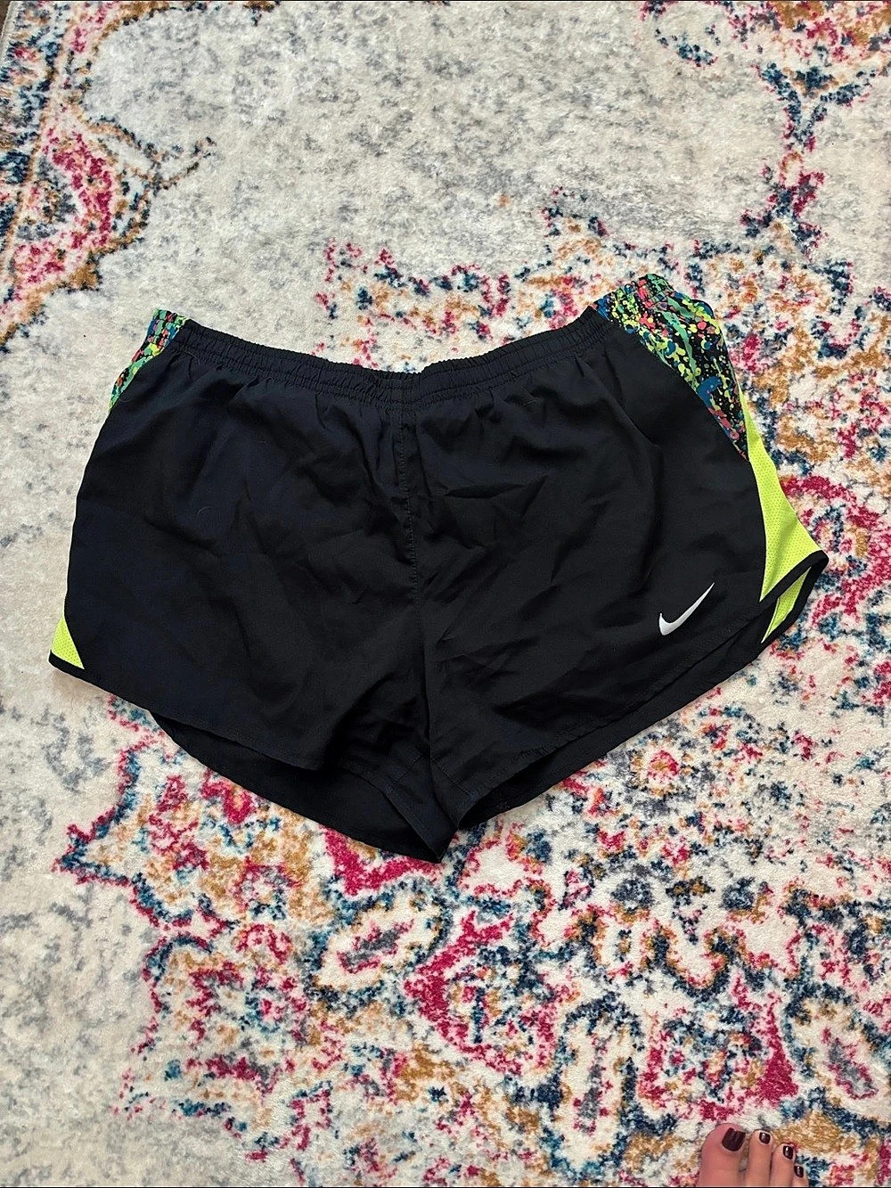 Nike Dri-FIT Tempo Running Shorts Black & Green Large